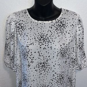 Veronica M white elbow length sleeve top with black splatter design size M